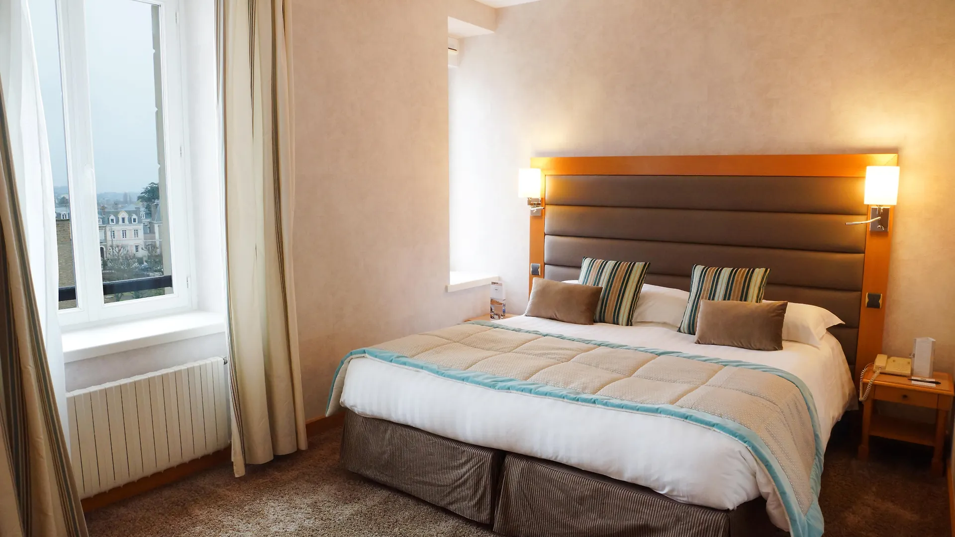 Grand Hotel Des Thermes Saint-Malo 5*,