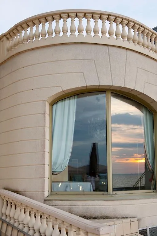סן מלו Grand Hotel Des Thermes  סן מלו