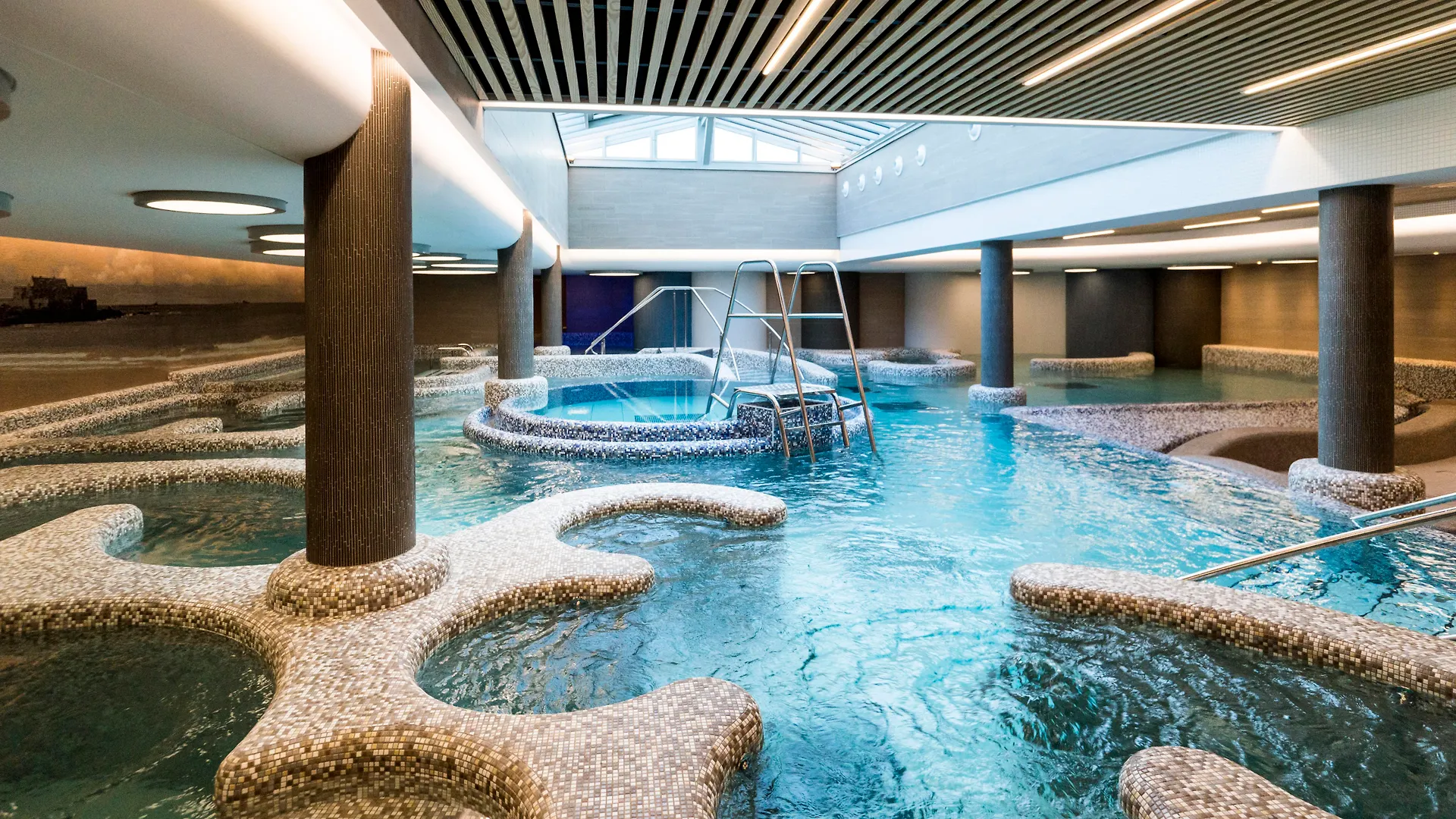 Grand Hotel Des Thermes Saint-Malo 5*,  France